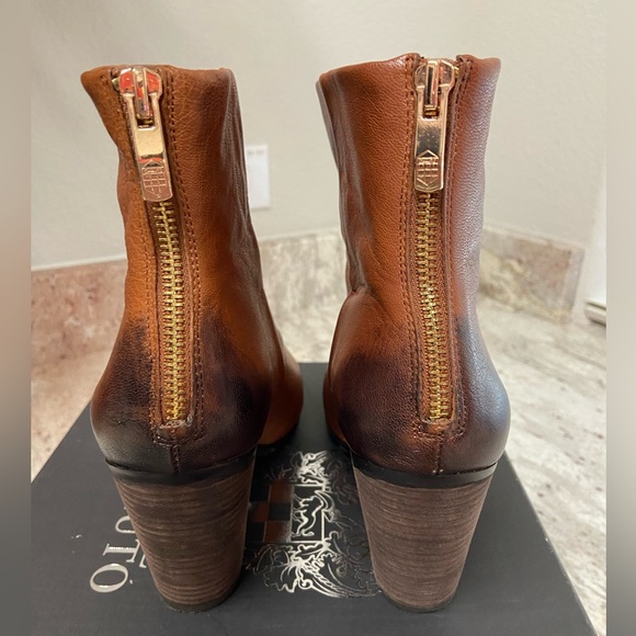 Vince Camuto Hadley, Size 9.5, New Caramel, Oil Sheep, in box - Picture 5 of 8